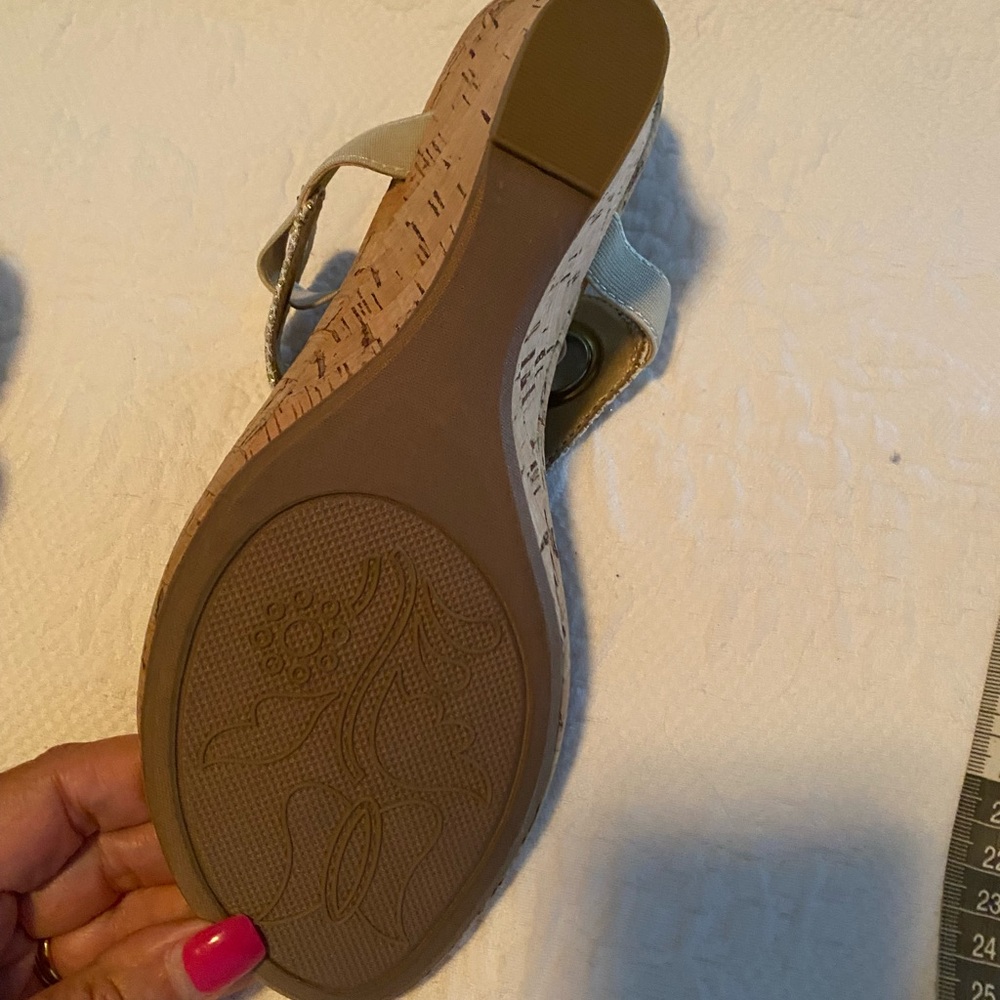 Elegant Wedge Sandals withSilver Accents - Picture 11 of 13